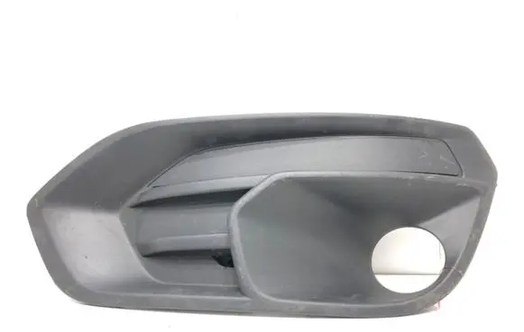 Iveco Daily 6th gen Front bumper lower grill 105802356346