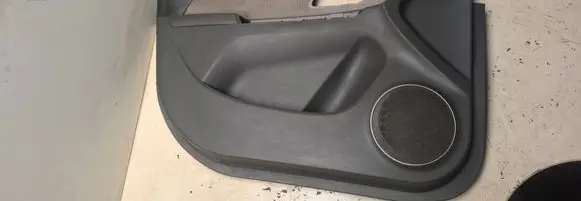 Chevrolet Cruze Front door card panel trim 96957313