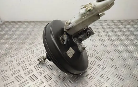 Toyota Avensis T270 Brake booster 4720005240
