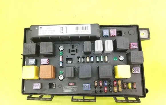 Opel Astra H Fuse box set 13145041