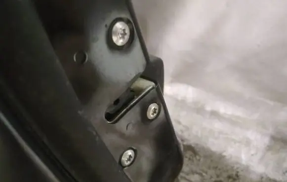 Mitsubishi Lancer X Front door lock