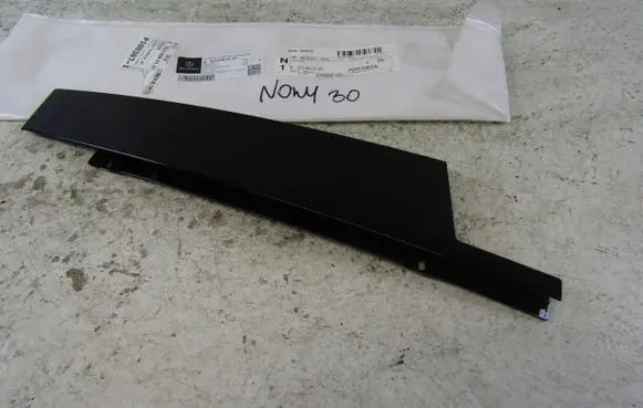 Mercedes-Benz GLC X253 C253 Front door trim (molding) A2536900187