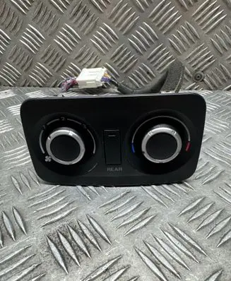 Mitsubishi Shogun Climate control unit 7820A212 1465705461