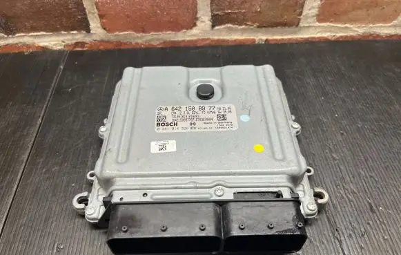 Mercedes-Benz E W211 Engine control unit/module ECU A6421508977 1039S21474 0281014326
