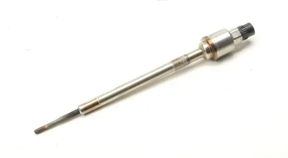 Opel Astra J Glow plug 55590467