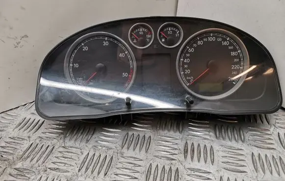 Volkswagen PASSAT B5.5 Speedometer (instrument cluster) VWZ7Z0A4313339 3B0920807A