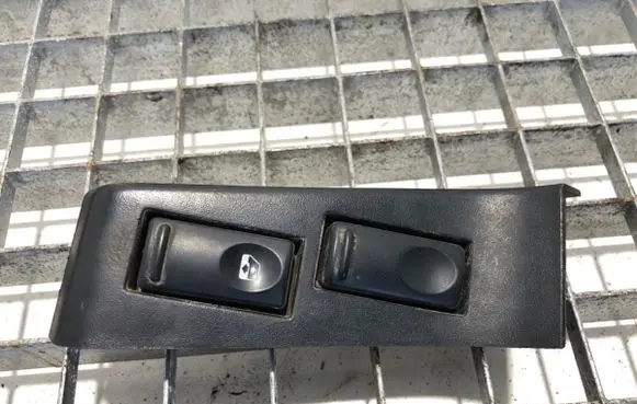 Renault Master II Electric window control switch 7700351693D