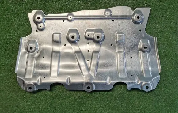BMW 3 G20 G21 Engine splash shield/under tray 8878580DANEK 8878580