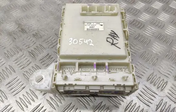 Toyota RAV 4 (XA30) Fuse module 8273042010