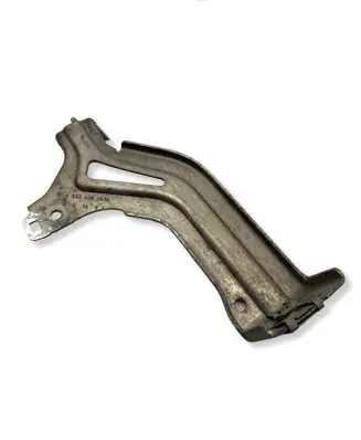 Mercedes-Benz S W222 Fender mounting bracket A2226260414