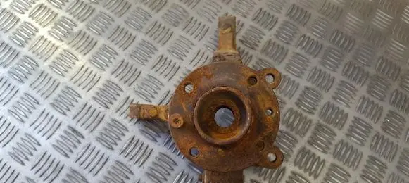 Nissan Note (E11) Front wheel hub
