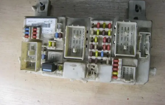 Ford Focus Fuse module 7M5T14A073DB 8M5T14014