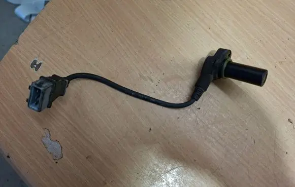 Volkswagen Transporter - Caravelle T4 Crankshaft position sensor 075906433C