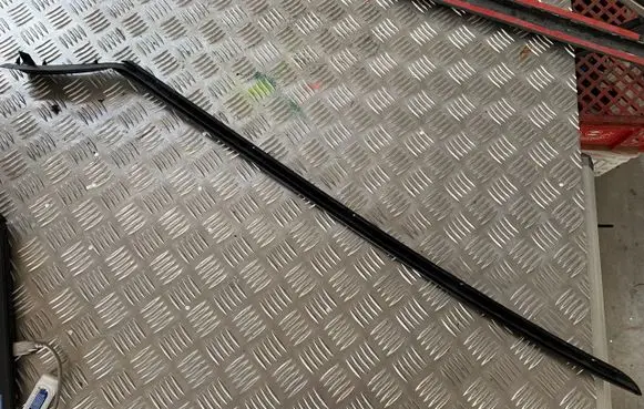 Volvo XC40 Windshield trim 31448939