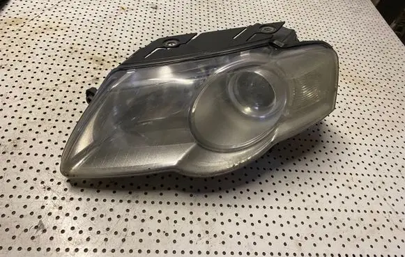 Volkswagen PASSAT B6 Headlight/headlamp