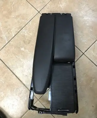 Mercedes-Benz E W212 Armrest 0005032511