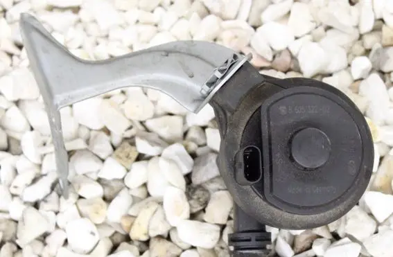 BMW X1 F48 F49 Electric auxiliary coolant/water pump 8605322