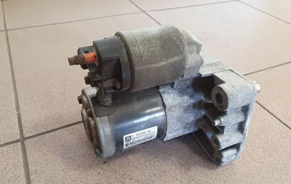 Mini Cooper Countryman R60 Starter motor 7645594