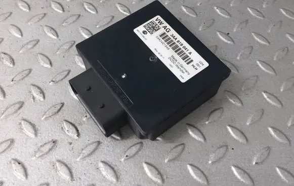 Volkswagen Jetta VI Power management control unit 3AA919041A 8ES010452