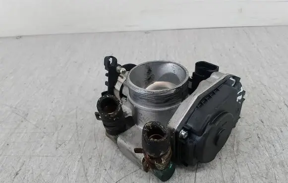 Audi A4 S4 B5 8D Throttle body valve 
