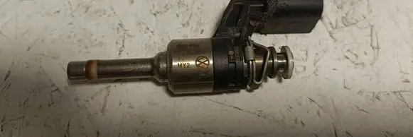 Volkswagen Golf VI Fuel injector 03c906036f