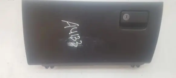 Toyota RAV 4 (XA30) Glove box 5555042050 55550-42050