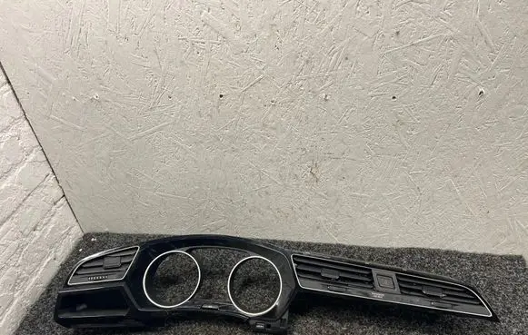 Volkswagen Touran III Dashboard trim 5TA919069