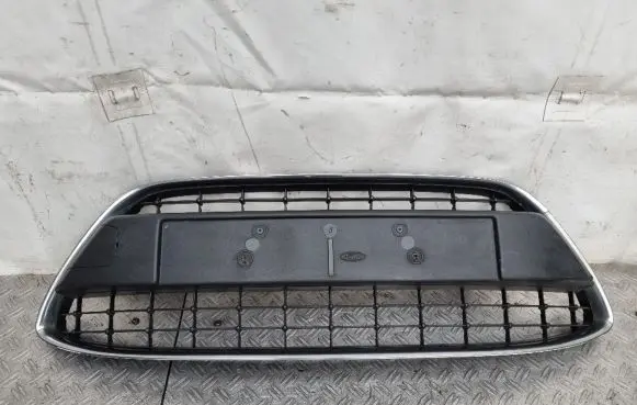 Ford Fiesta Front bumper upper radiator grill 8A6117B968D