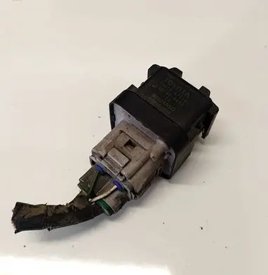 Toyota Corolla Verso E121 Glow plug pre-heat relay 2861067010