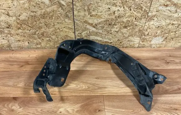 Mercedes-Benz C W203 Fender mounting bracket