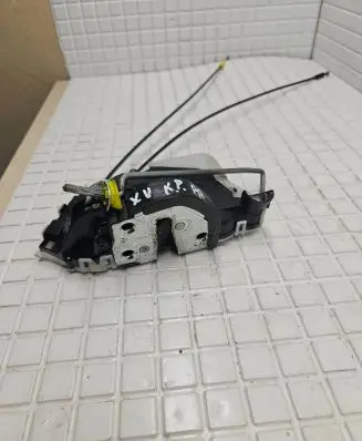 Subaru XV I Front door lock