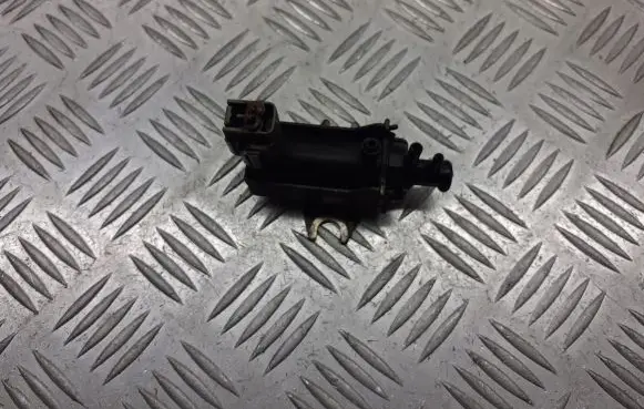 Toyota Yaris Vacuum valve 25819-33010