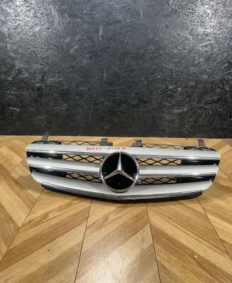Mercedes-Benz R W251 Front grill A2518880223