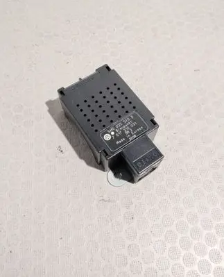 Volkswagen Golf VI Aerial antenna amplifier 5M0035570B 7617310031