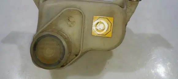 Maserati Quattroporte Brake fluid reservoir 