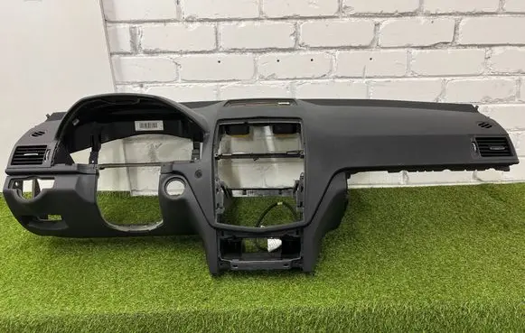 Mercedes-Benz C W204 Dashboard A2046803787