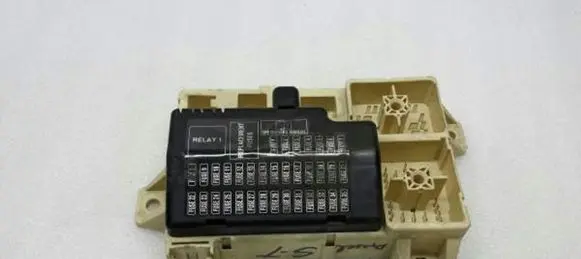 Jaguar S-Type Fuse module XR88432