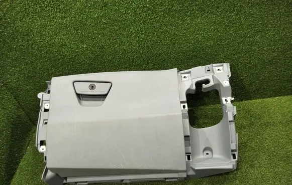 Glove box
