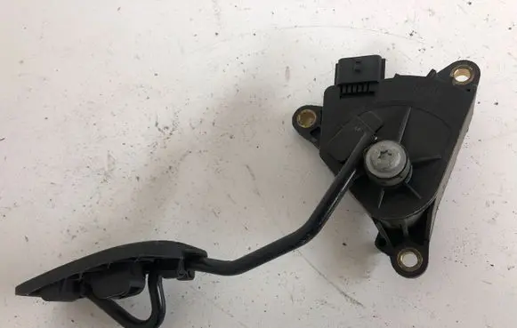 Nissan Note (E11) Accelerator throttle pedal 0660A