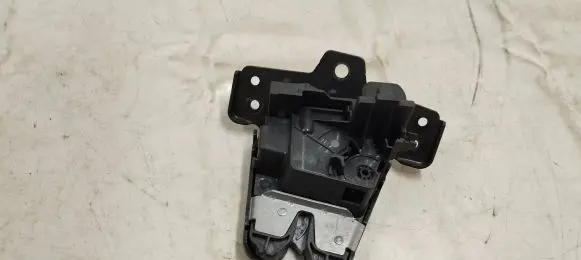 Volvo S60 Tailgate/trunk/boot lock/catch/latch 32131355