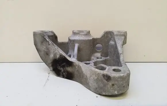 Jeep Cherokee Gearbox mounting bracket 68141735AC