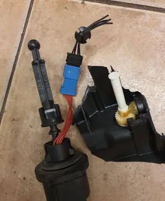 Mercedes-Benz GL X164 Headlight level adjustment motor 73485705AB N270R 26337100