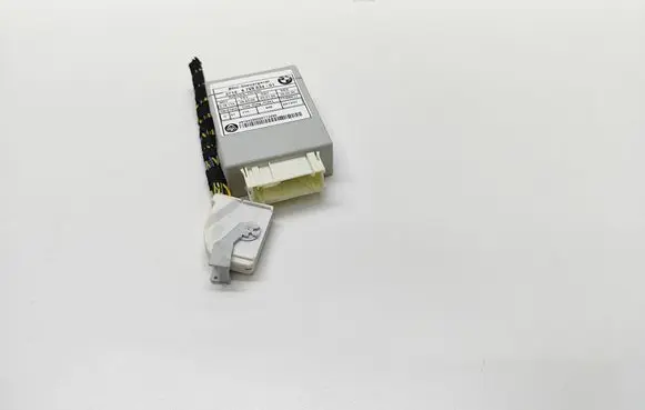 BMW 5 E60 E61 Air suspension control unit module (rear) 6769834 676983401 37146769834