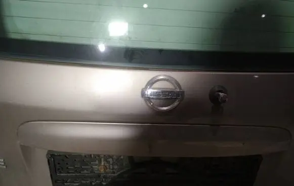 Nissan Note (E11) Trunk door license plate light bar 