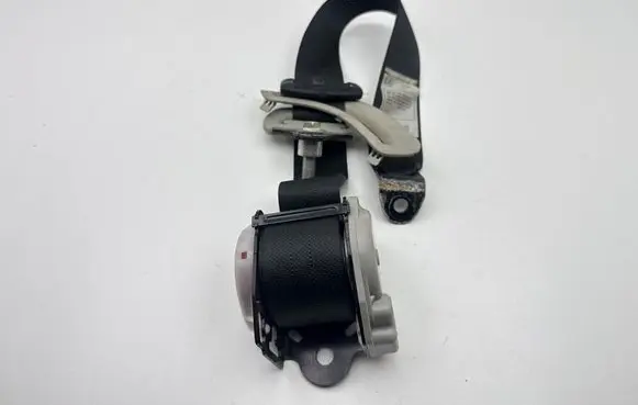 Toyota Prius+ (ZVW40) Rear seatbelt 0540065