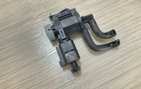 Audi Q3 8U Turbo solenoid valve 1K0906283A