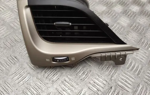 Jeep Cherokee Dashboard air vent grill cover trim 75529A01