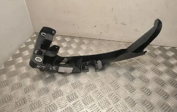 Audi A3 S3 8P Front bumper mounting bracket 8P0805608A