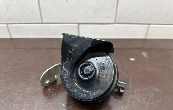 Volvo V40 Horn signal 31283384