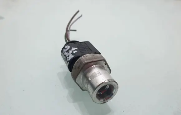 Volkswagen Touareg II Air conditioning (A/C) pressure sensor 8K0973703